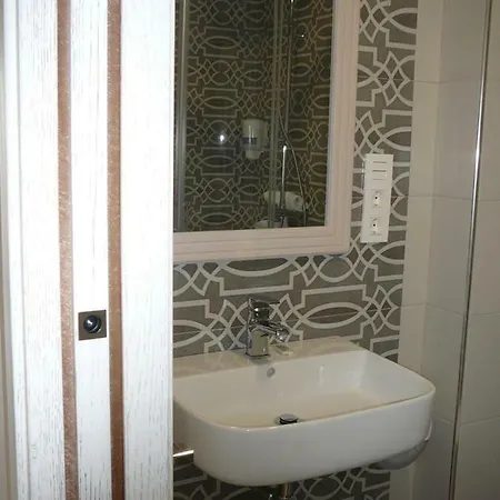 El Pinar Hotel *